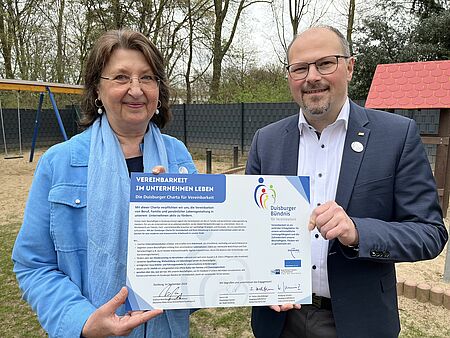 Überreichung der Urkunde der Charta für Vereinbarkeit