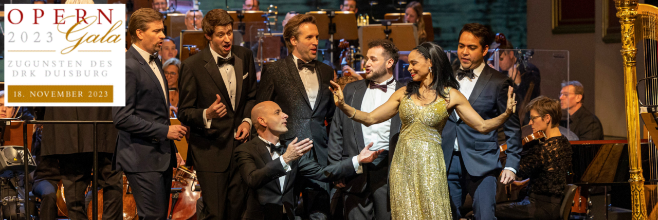 Sänger und Sängerin auf der Bühne