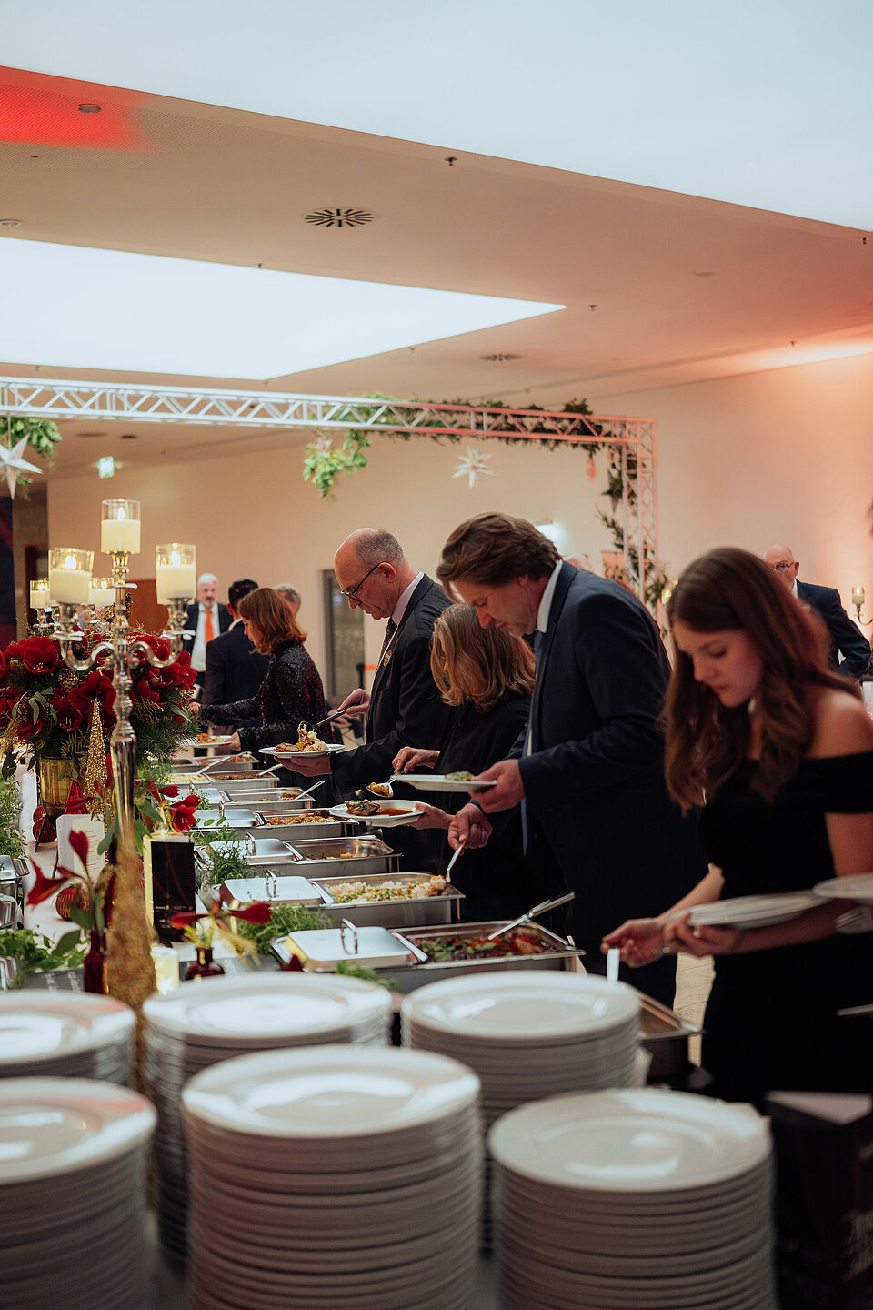Gäste am Buffet