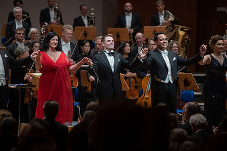 Musiker*innen verbeugen sich