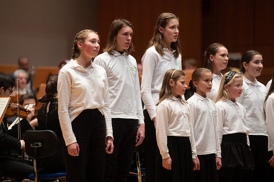 Kinder singen im Chor