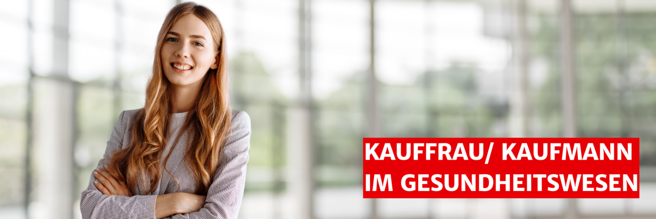 Frau lächelt, rechts Text ,,Ausbildung im Gesundheitswesen"